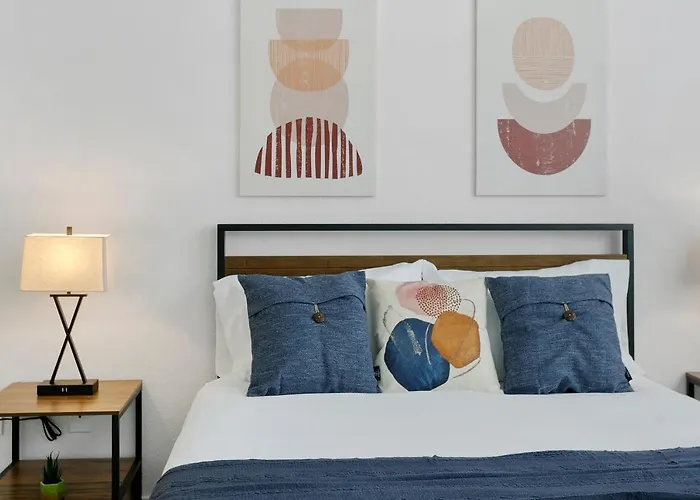 Cozysuites Glendale By The Stadium With Pool 06